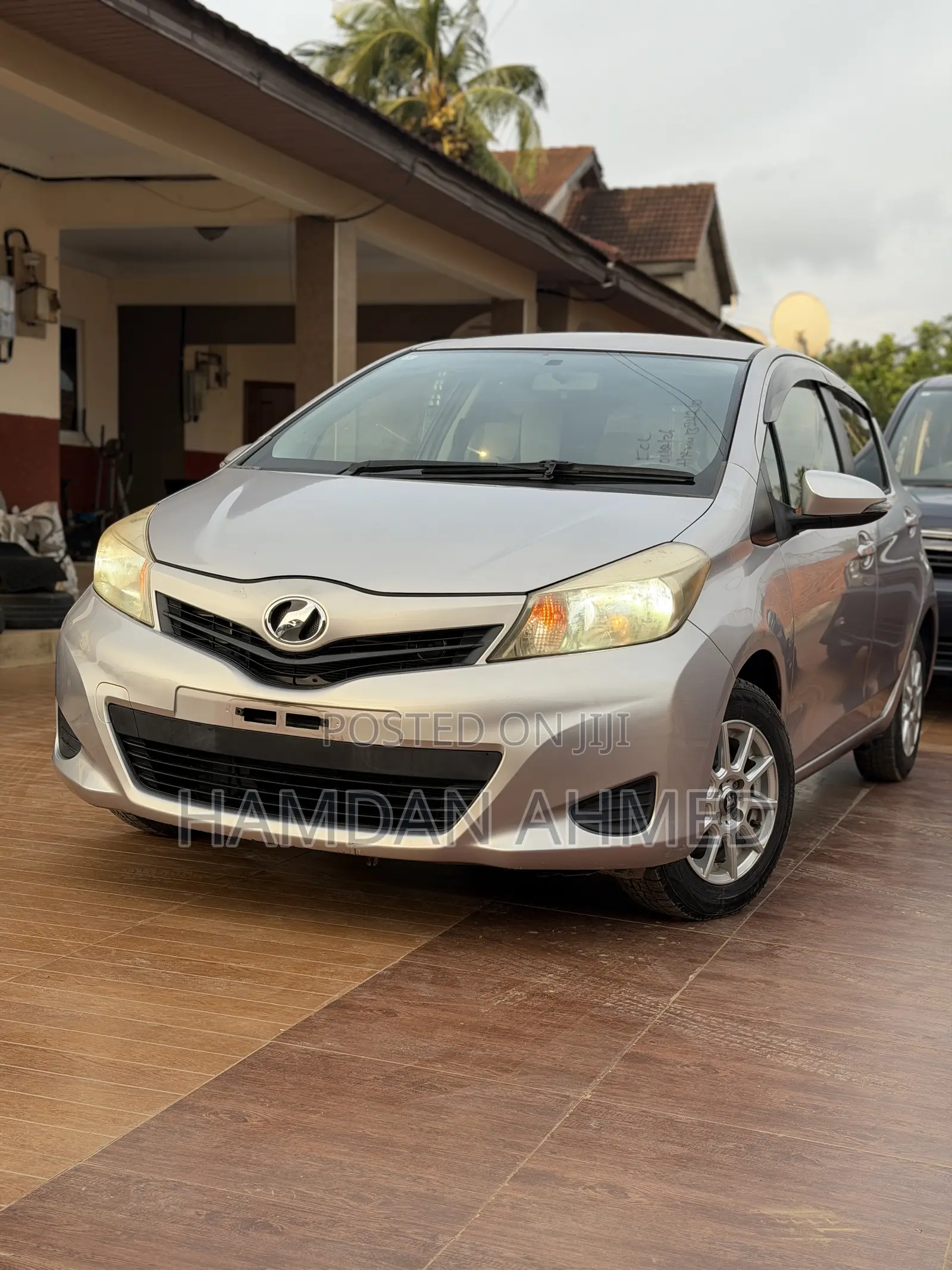 Toyota Vitz 1.3 FWD 5dr 2012 Pink