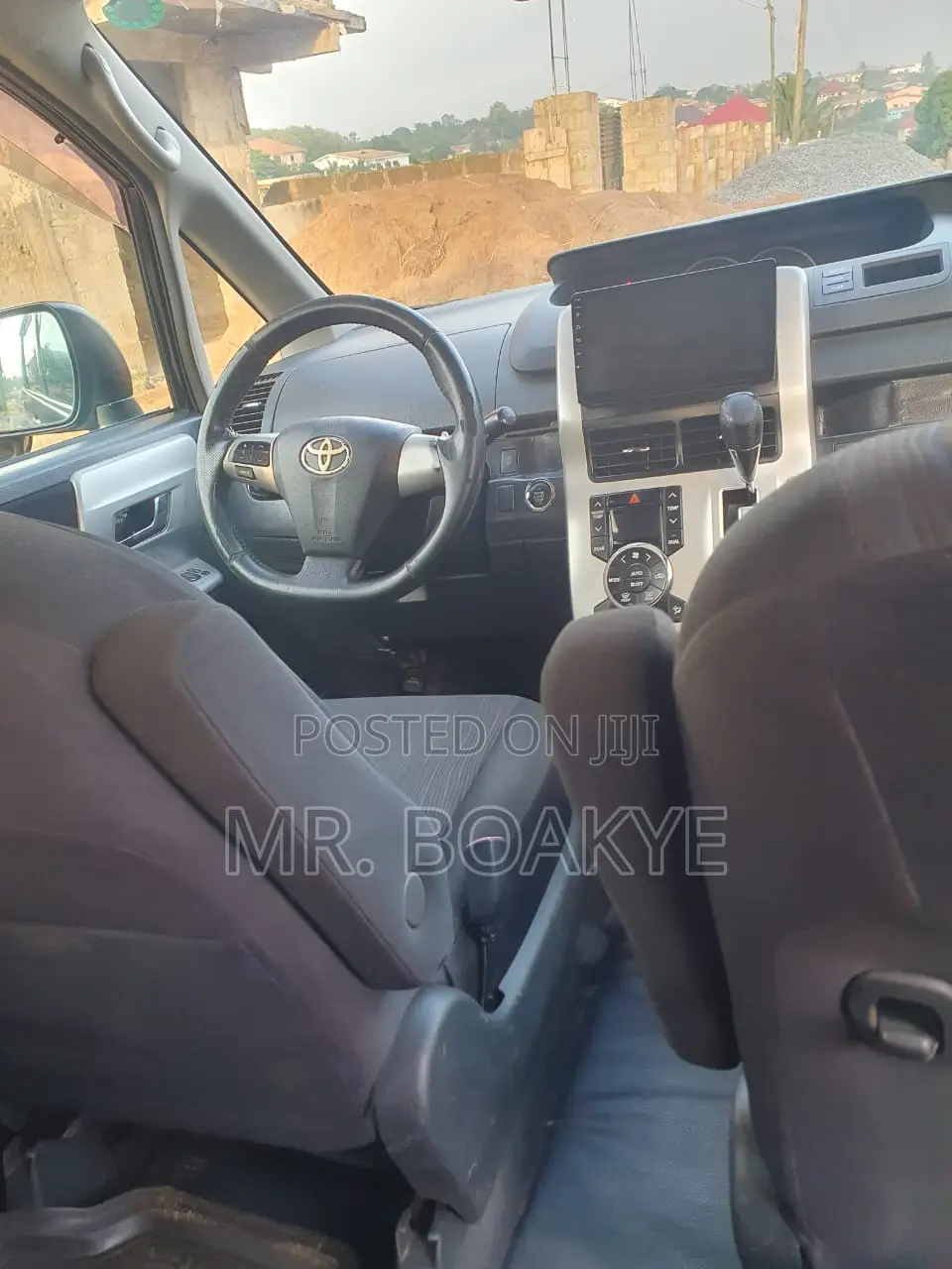Toyota Voxy V 2WD 7-Seater 2015 Black
