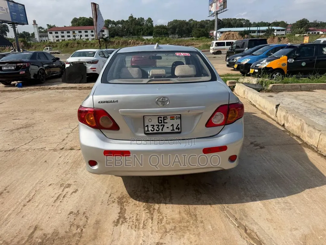 Toyota Corolla 2010 Silver