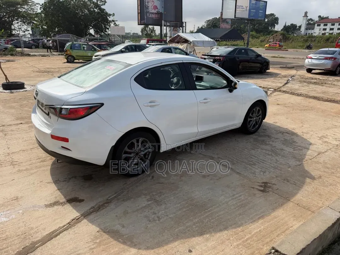 Toyota Yaris 2015 White