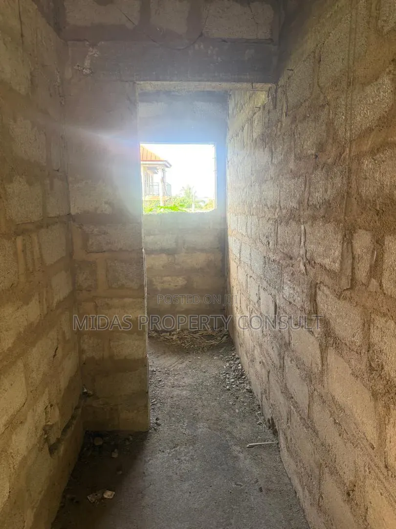 6bdrm House in Ayawaso, Ofankor for sale