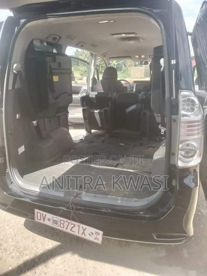 Toyota Voxy 2012 Black
