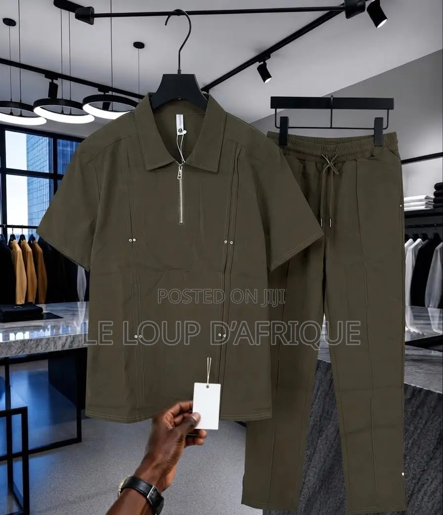 Classic Men Wear Short Sleeves and Trousers