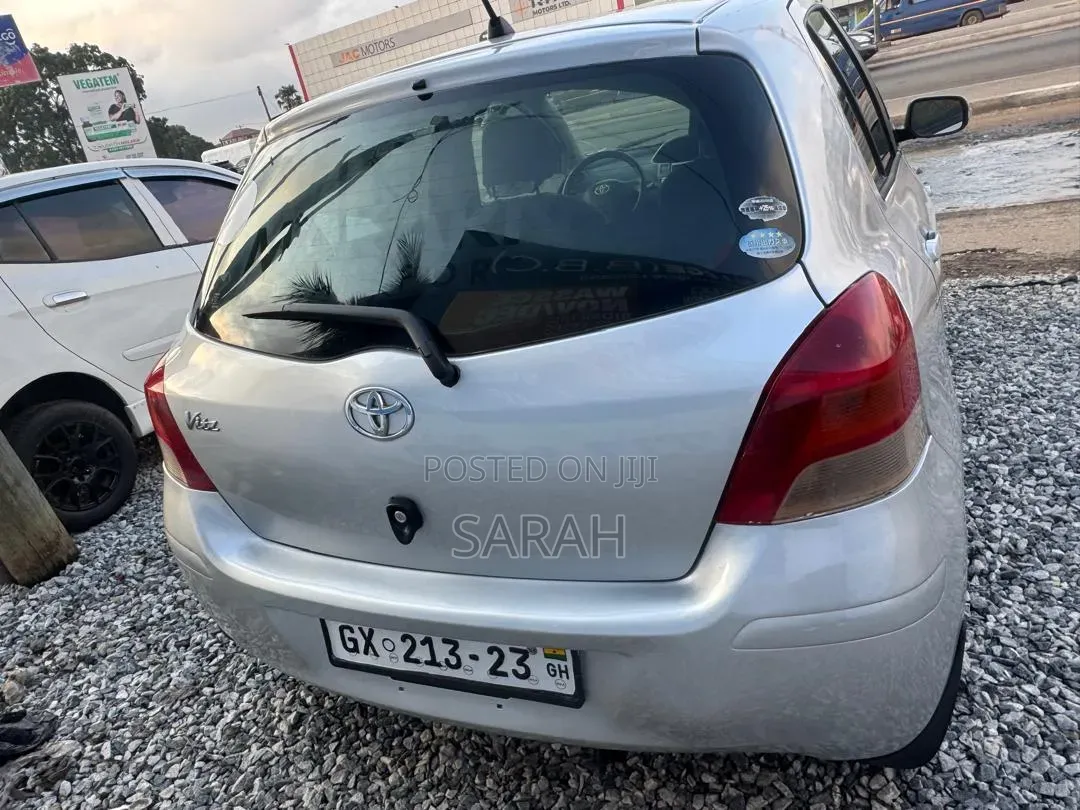 Toyota Vitz 2010 Gray