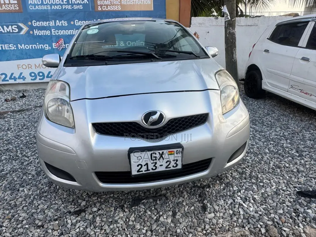 Toyota Vitz 2010 Gray