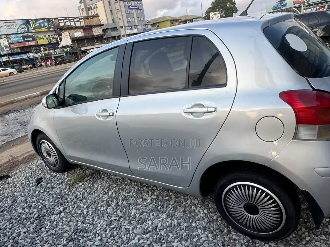 Toyota Vitz 2010 Gray