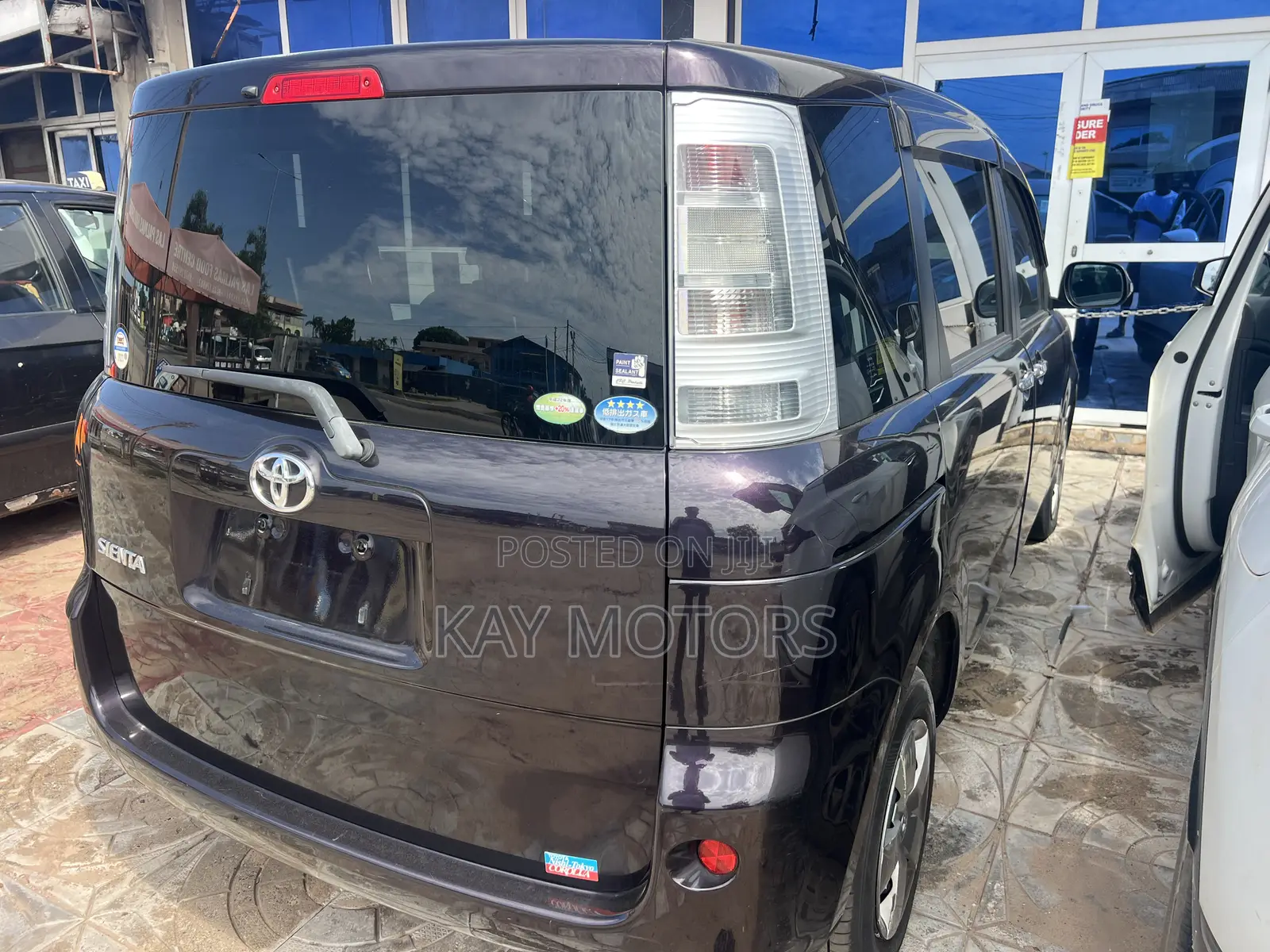 Toyota Sienta 1.5 FWD 2012