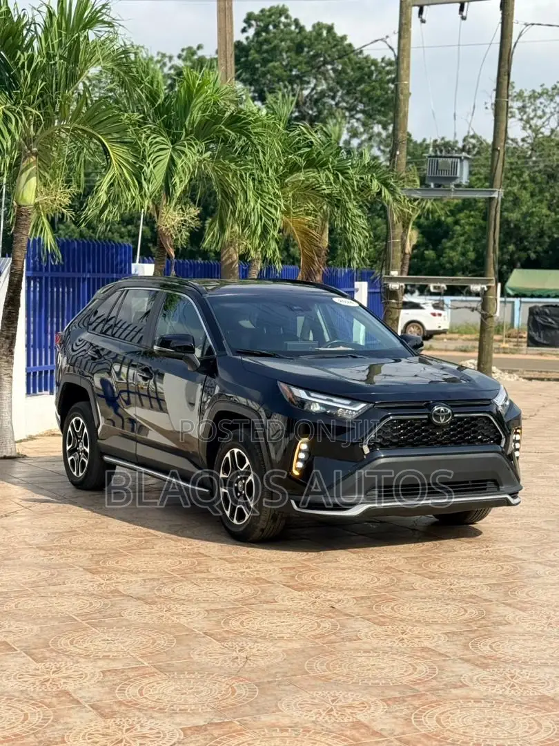 Toyota RAV4 XLE AWD 2024 Black
