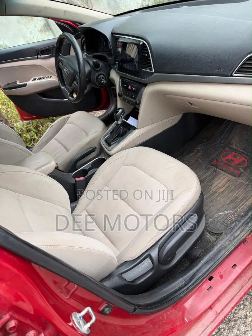 Hyundai Elantra 2018 Red