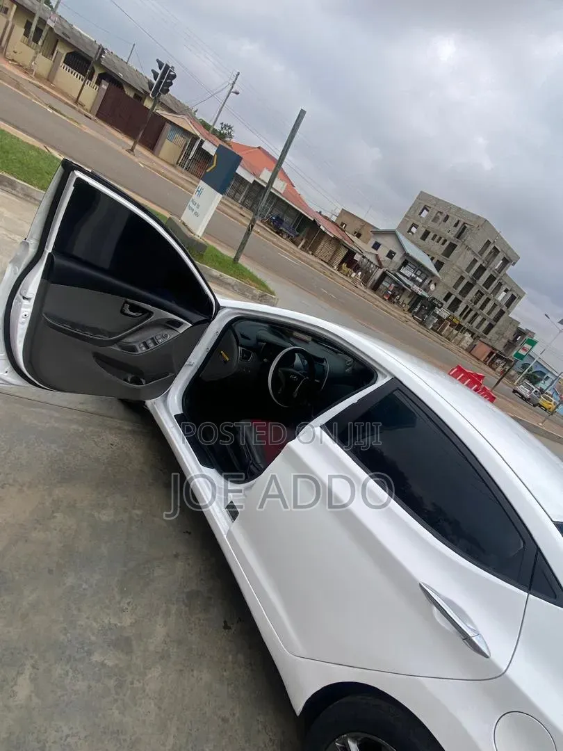 Hyundai Elantra 2013 White