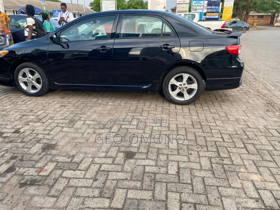 Toyota Corolla 2011 Black