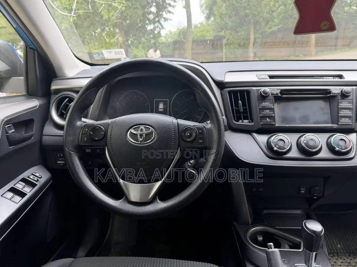 Toyota RAV4 2018 Blue