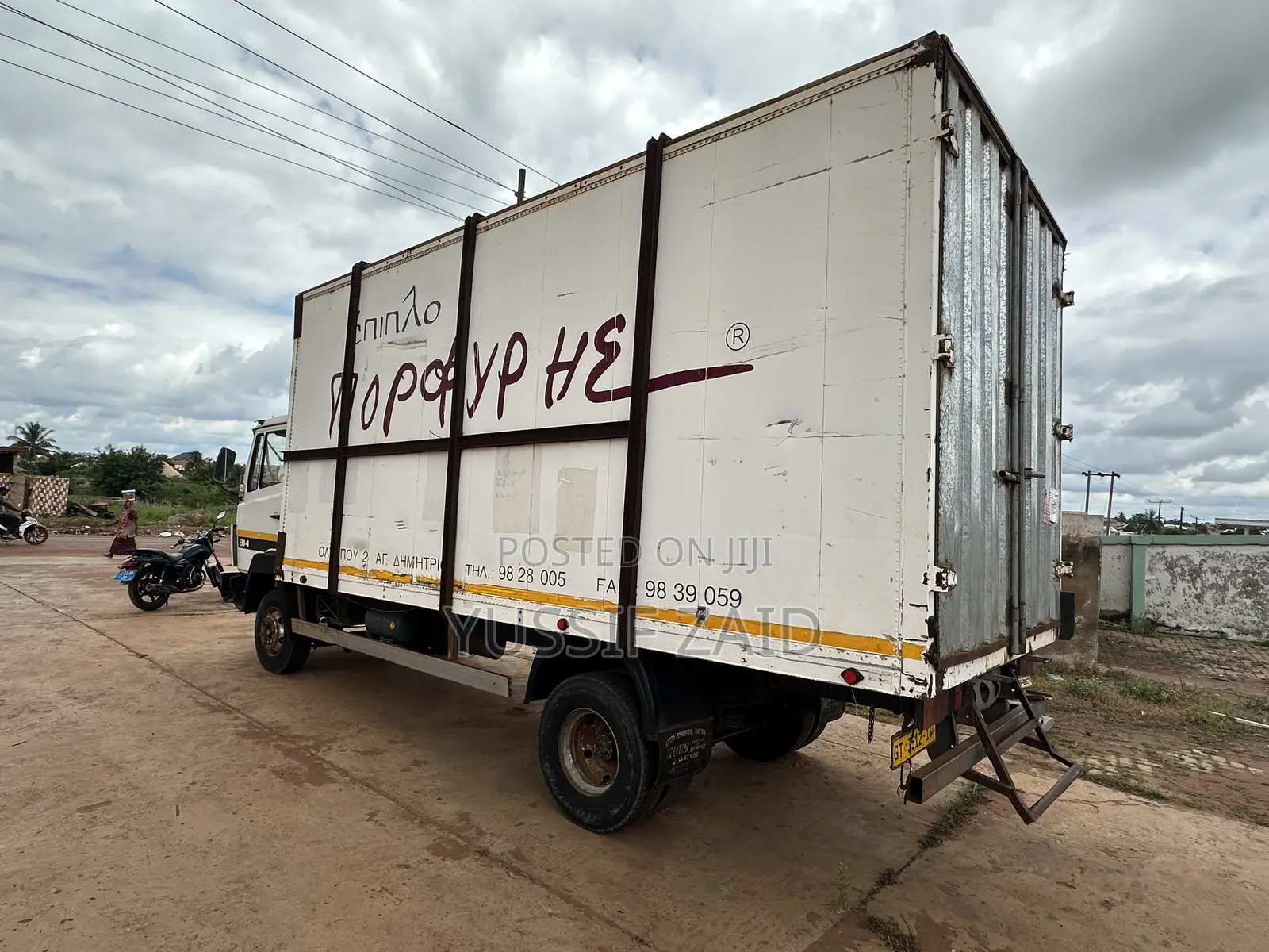 Mercedes Benz Container