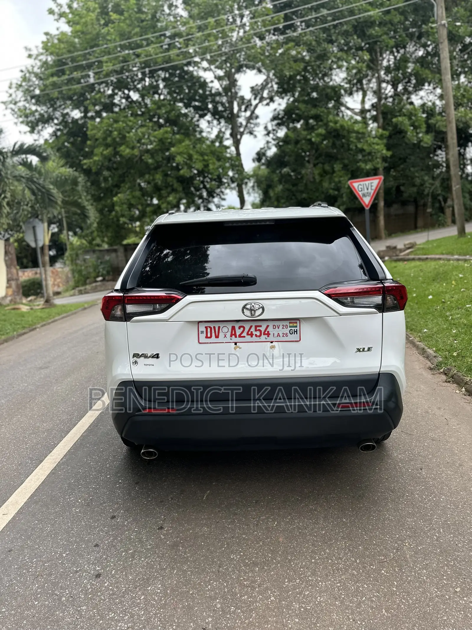 Toyota RAV4 XLE AWD 2023 White