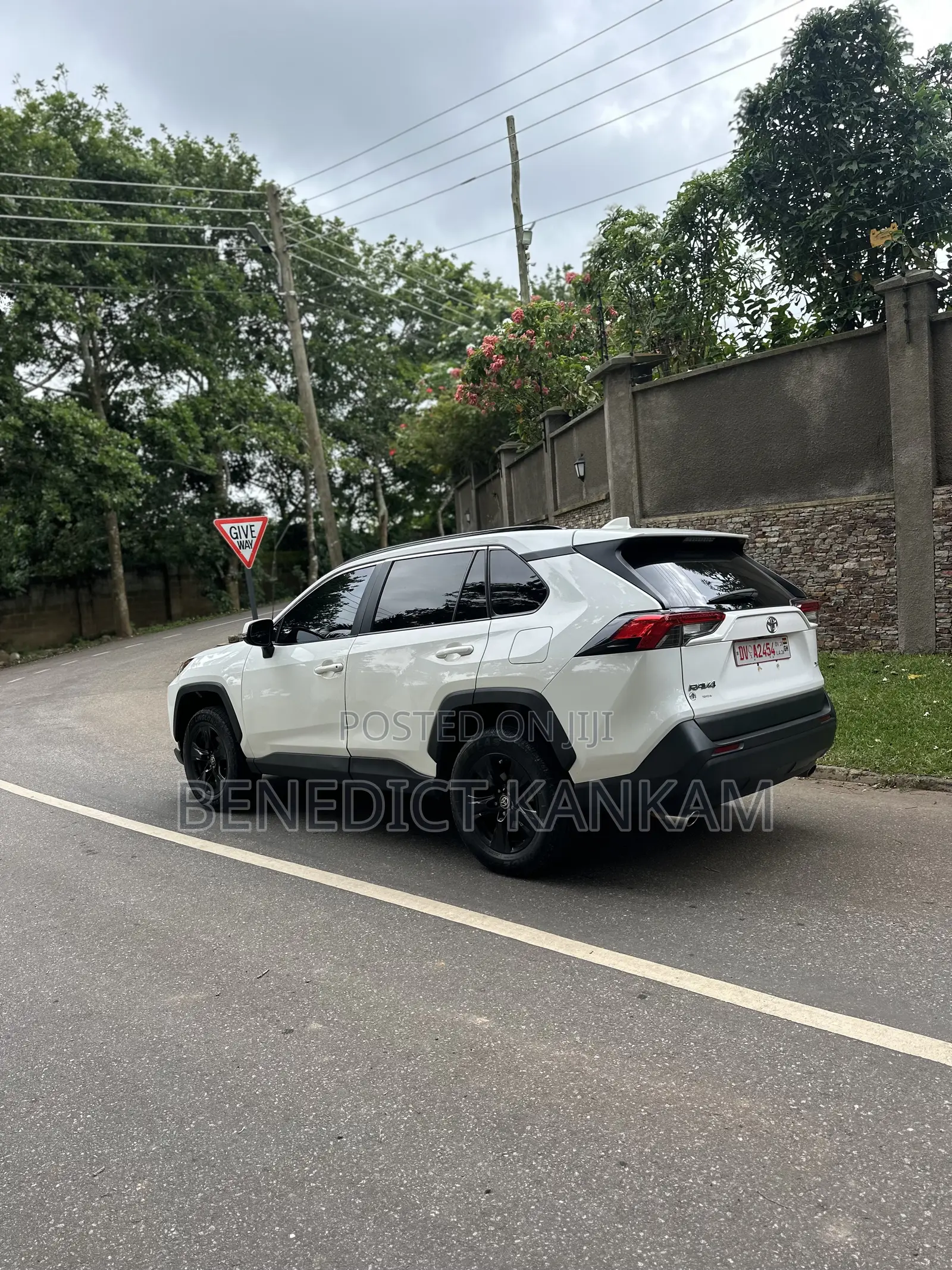 Toyota RAV4 XLE AWD 2023 White