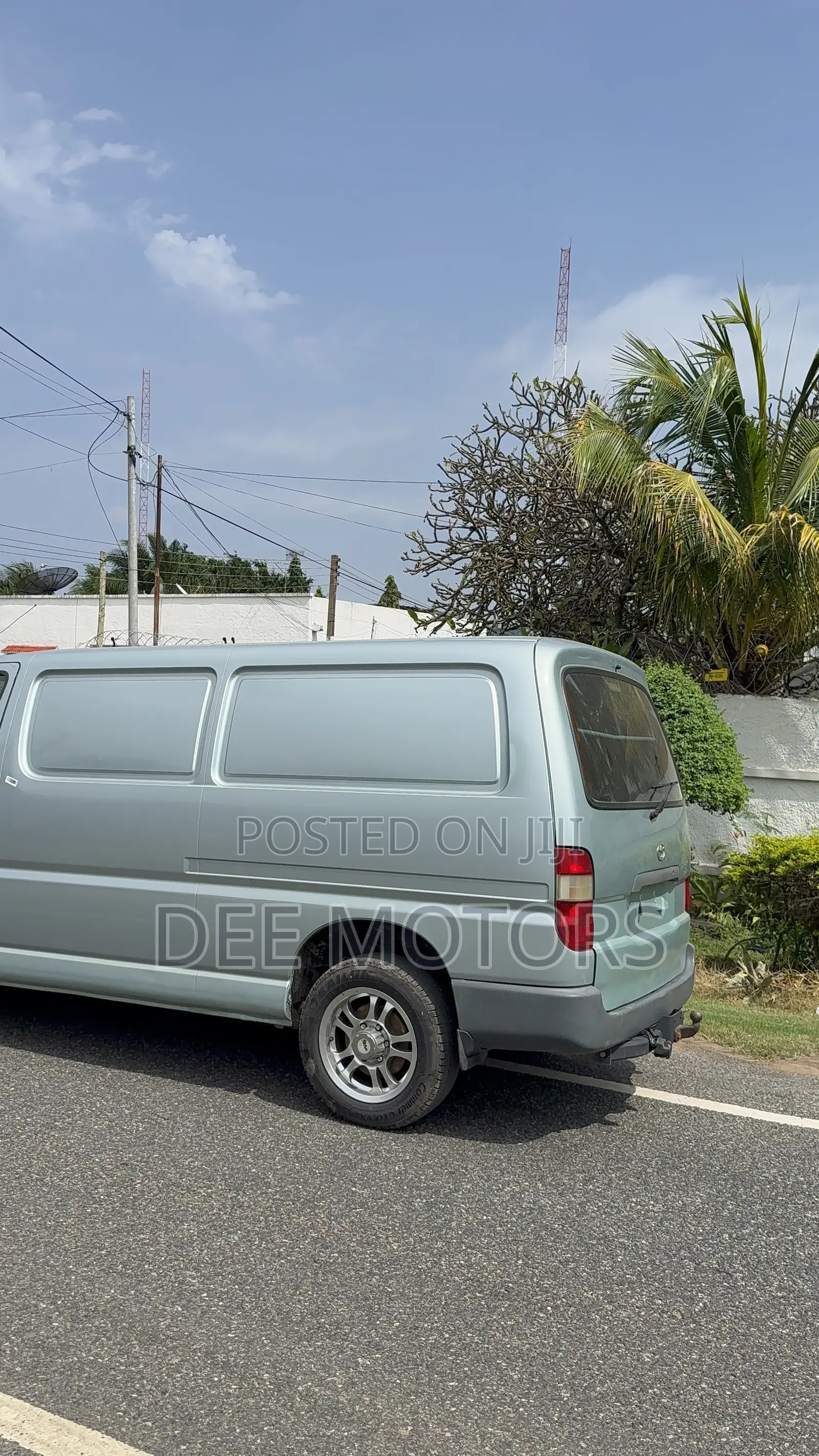 Toyota HiAce 2000 Green