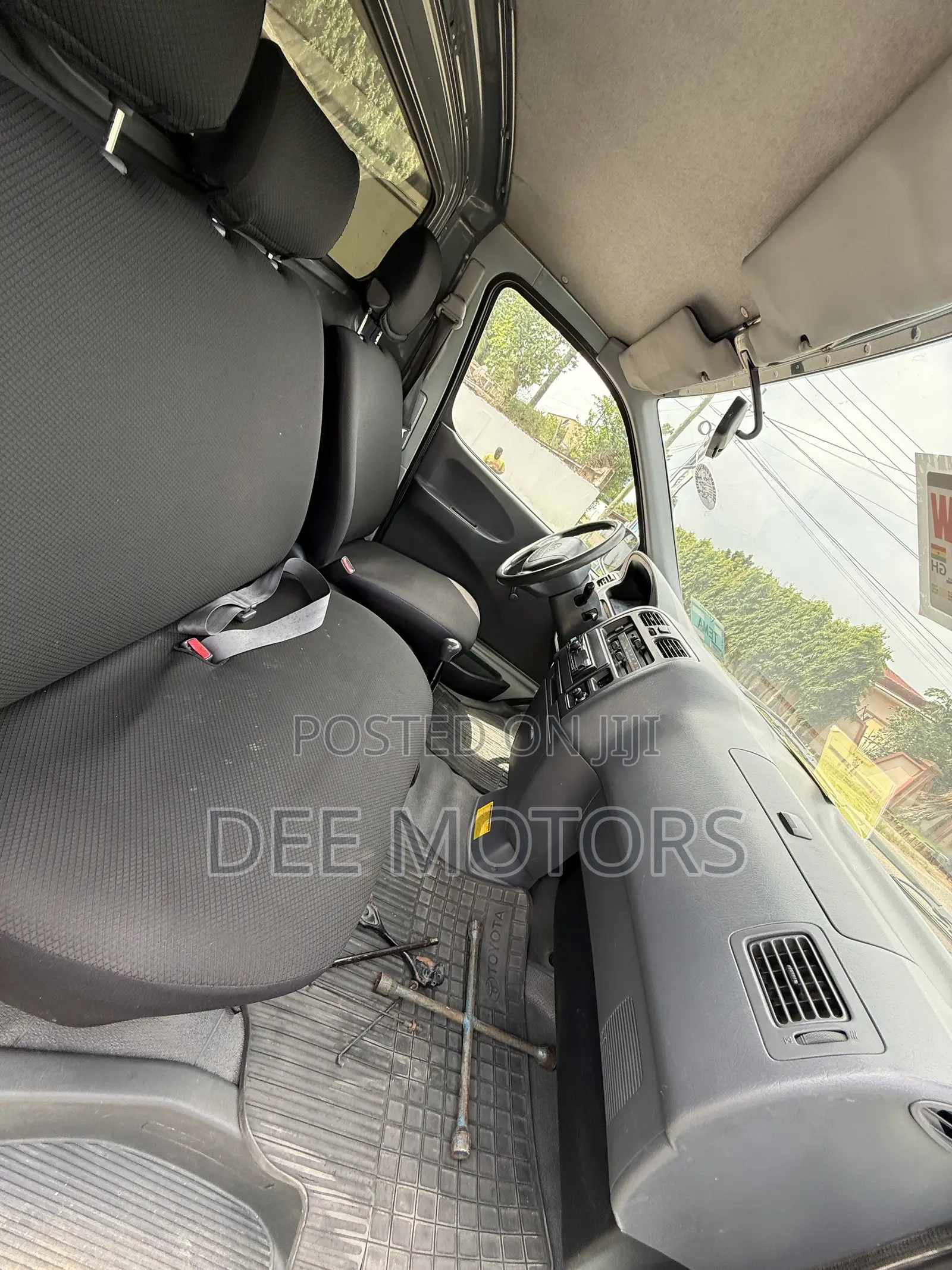 Toyota HiAce 2000 Green