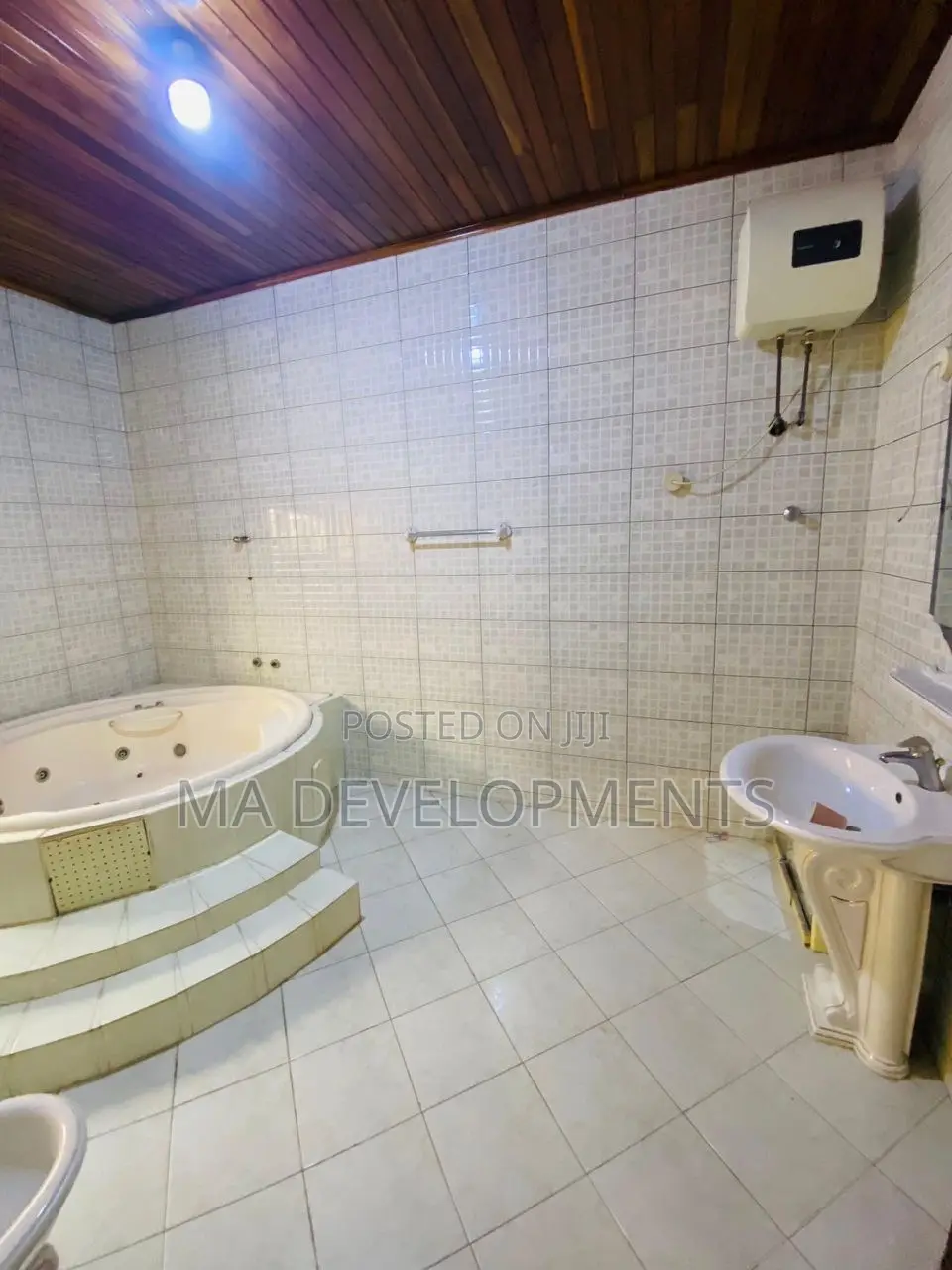 7bdrm House in Madev Realty, Achimota for rent