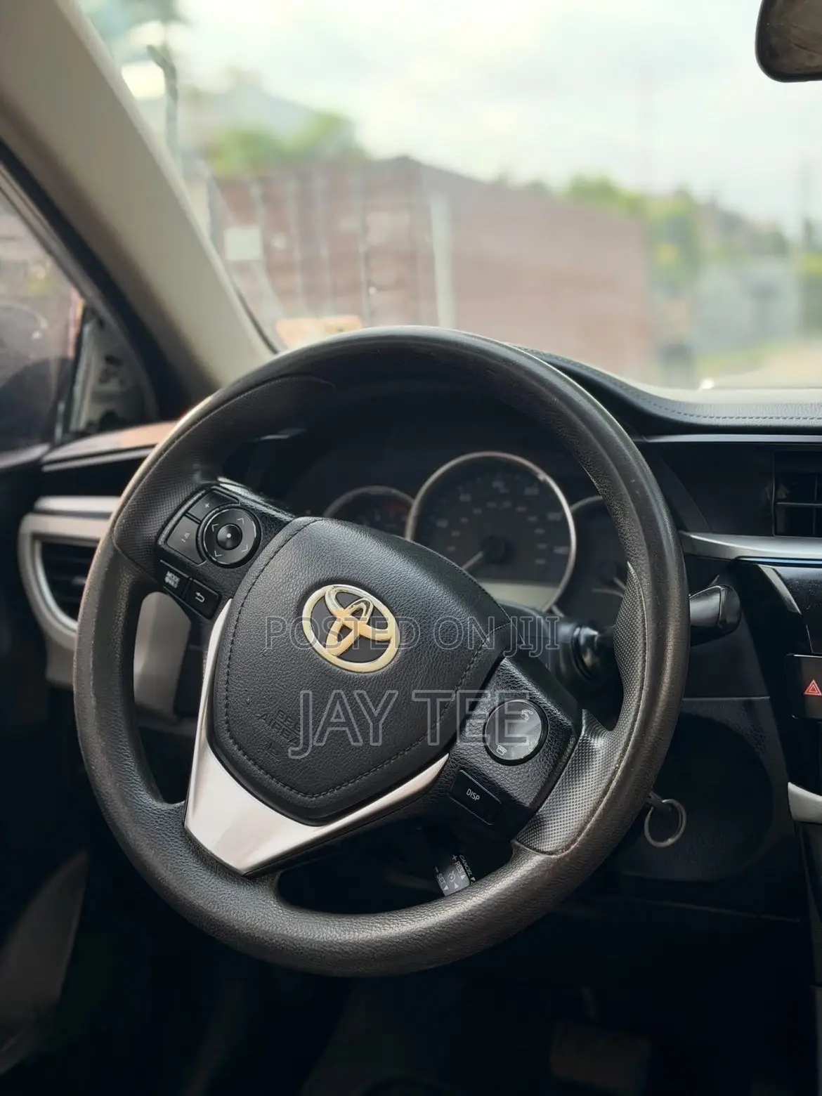 Toyota Corolla LE 4dr Sedan (1.8L 4cyl CVT) 2016 White