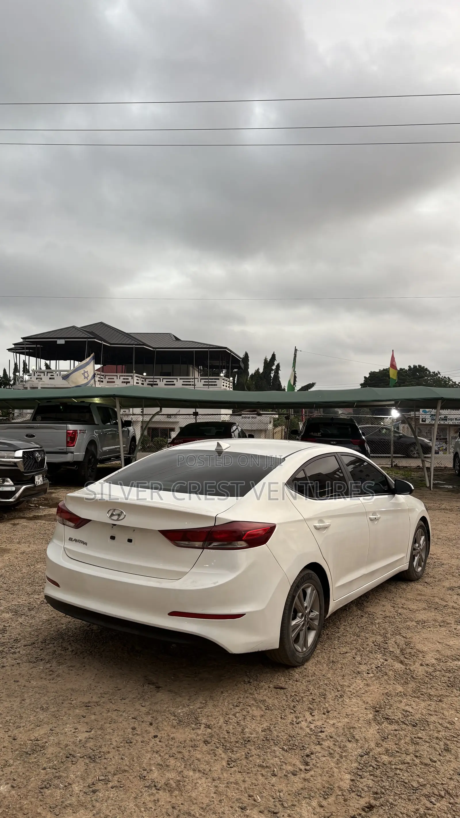 Hyundai Elantra Limited Sedan FWD (2.0L 4cyl 6A) 2017 White