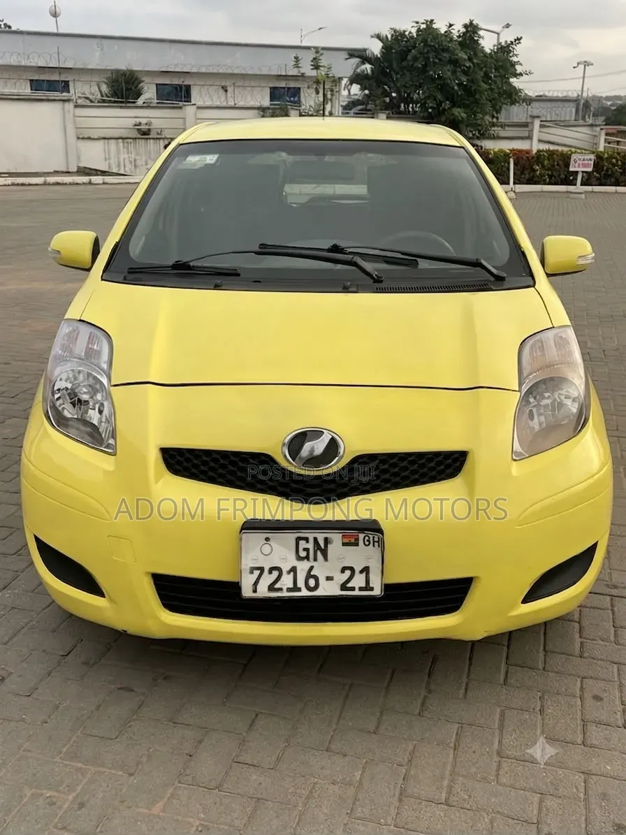 Toyota Vitz 2010 Yellow