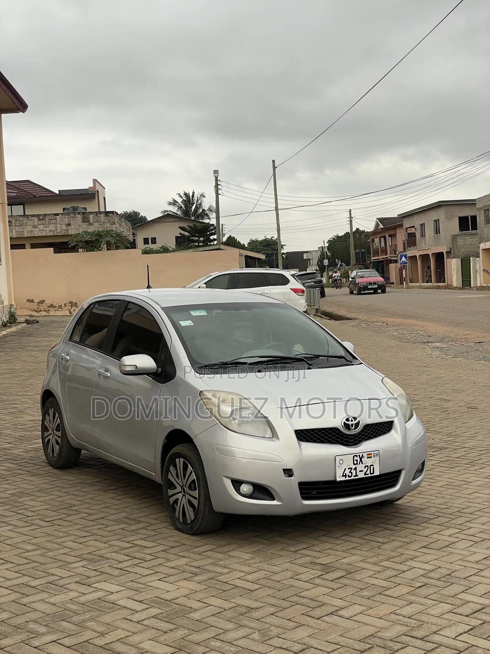 Toyota Vitz 2010 Silver