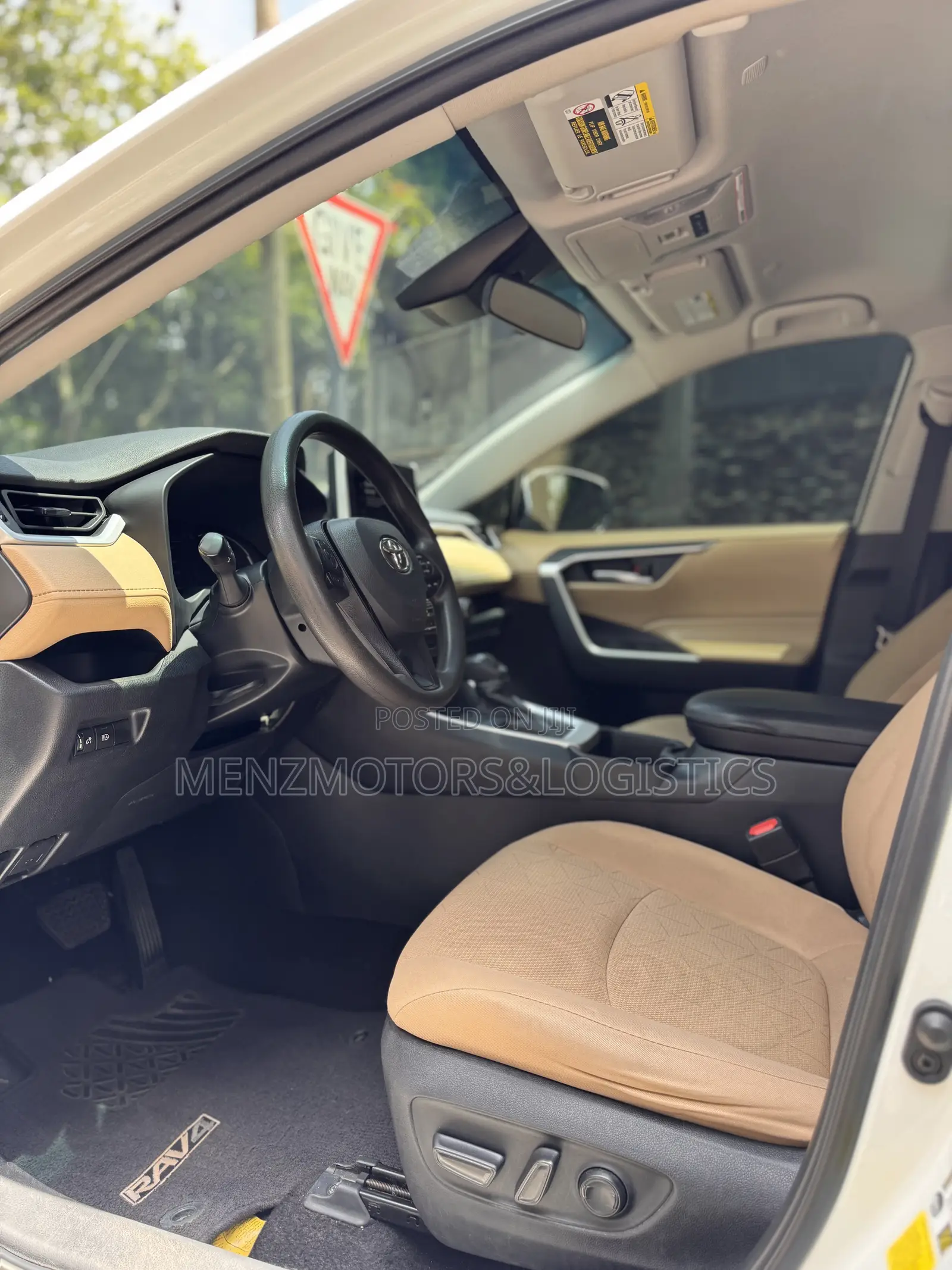Toyota RAV4 XLE AWD 2023 White