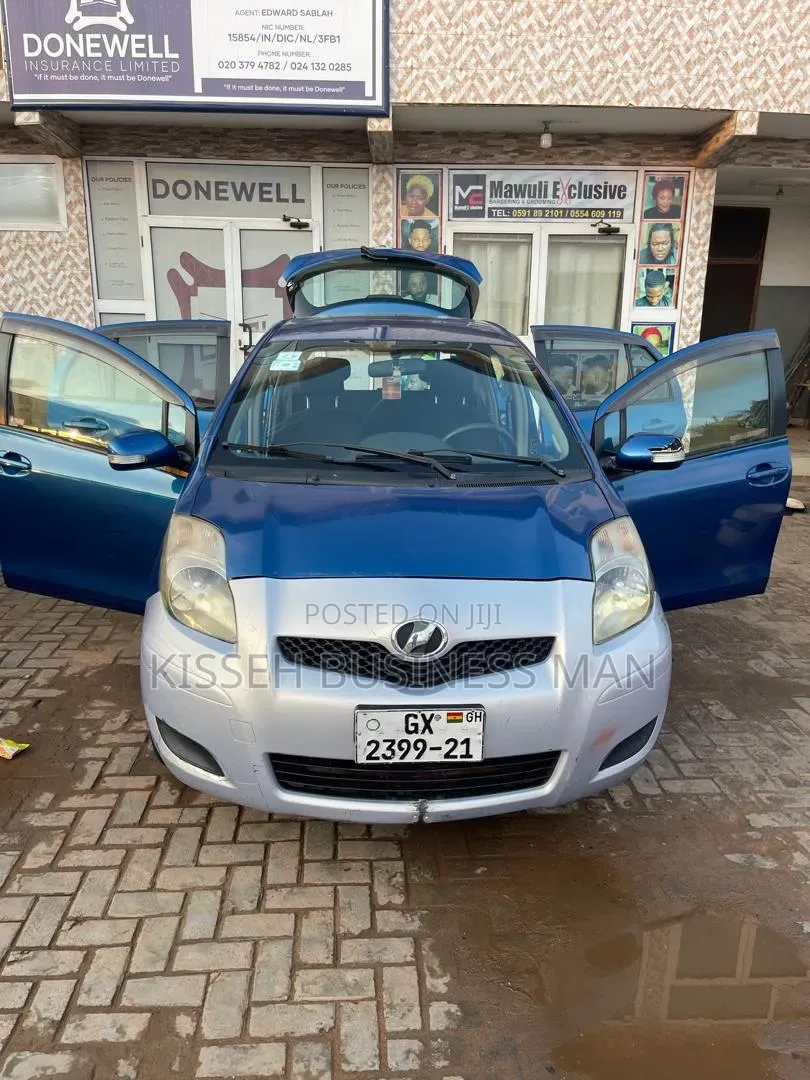 Toyota Vitz 2010 Blue