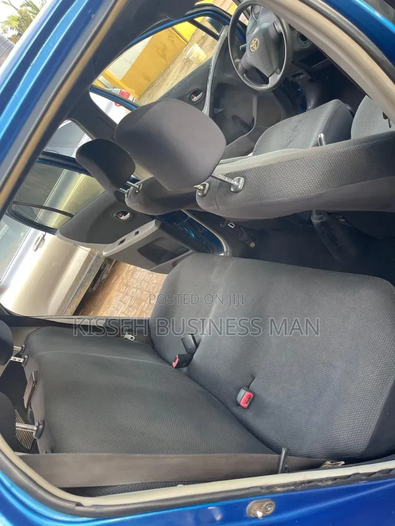 Toyota Vitz 2010 Blue