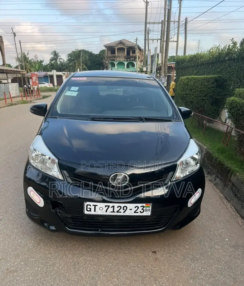 Toyota Vitz 1.3 AWD 3dr 2012 Black