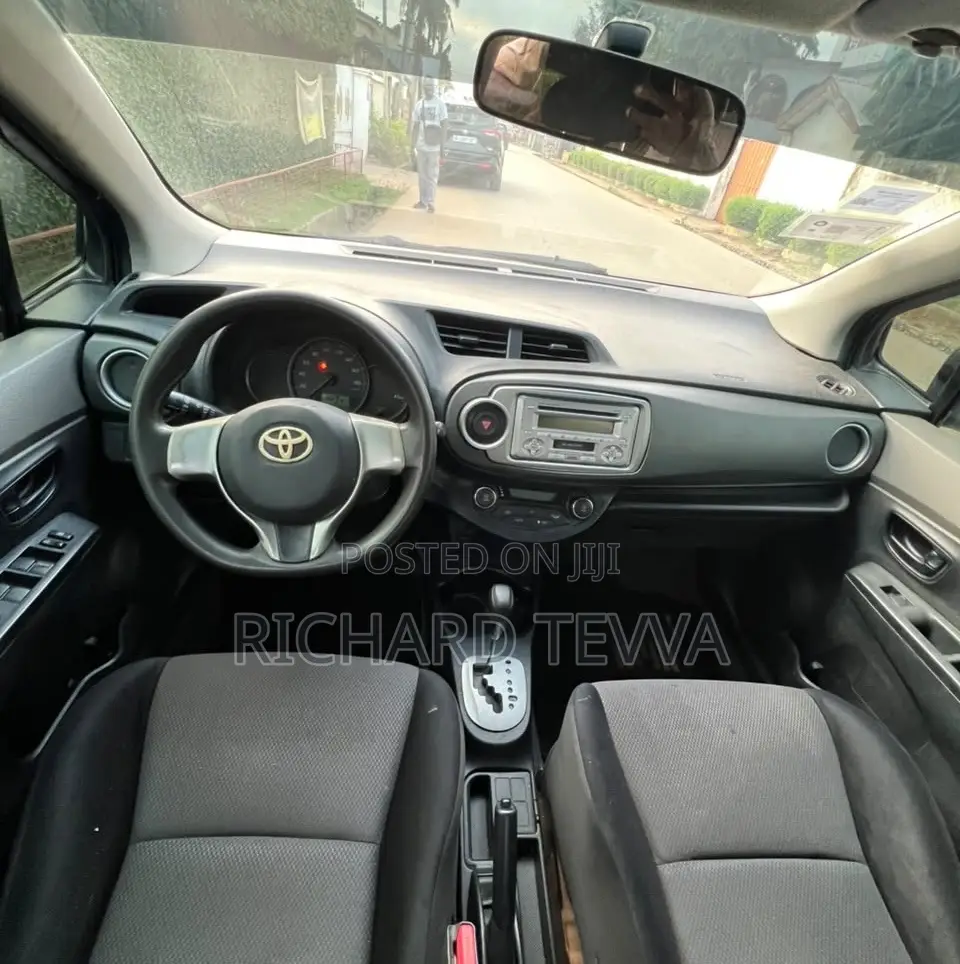 Toyota Vitz 1.3 AWD 3dr 2012 Black