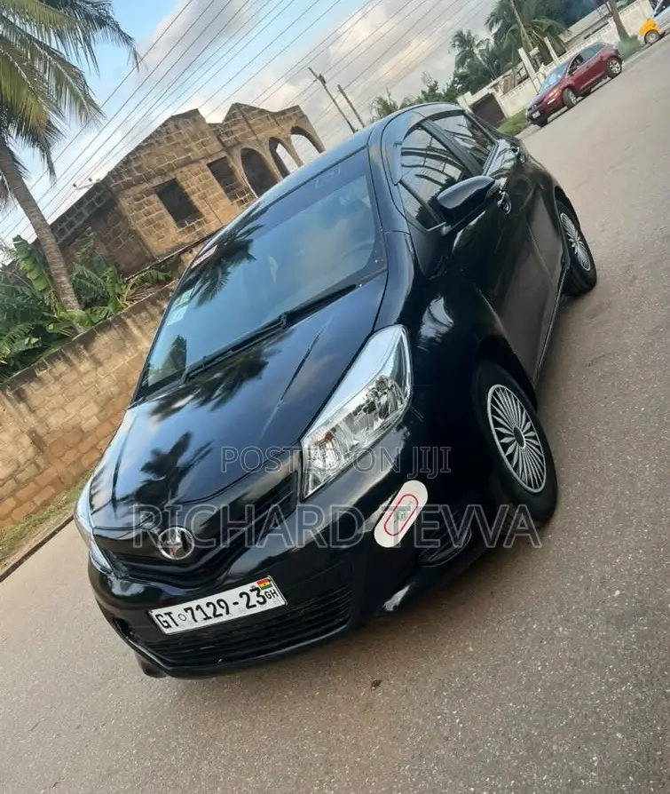 Toyota Vitz 1.3 AWD 3dr 2012 Black