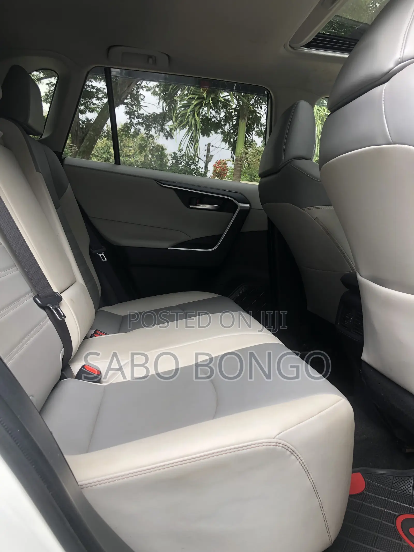 Toyota RAV4 XLE Premium AWD 2020 White
