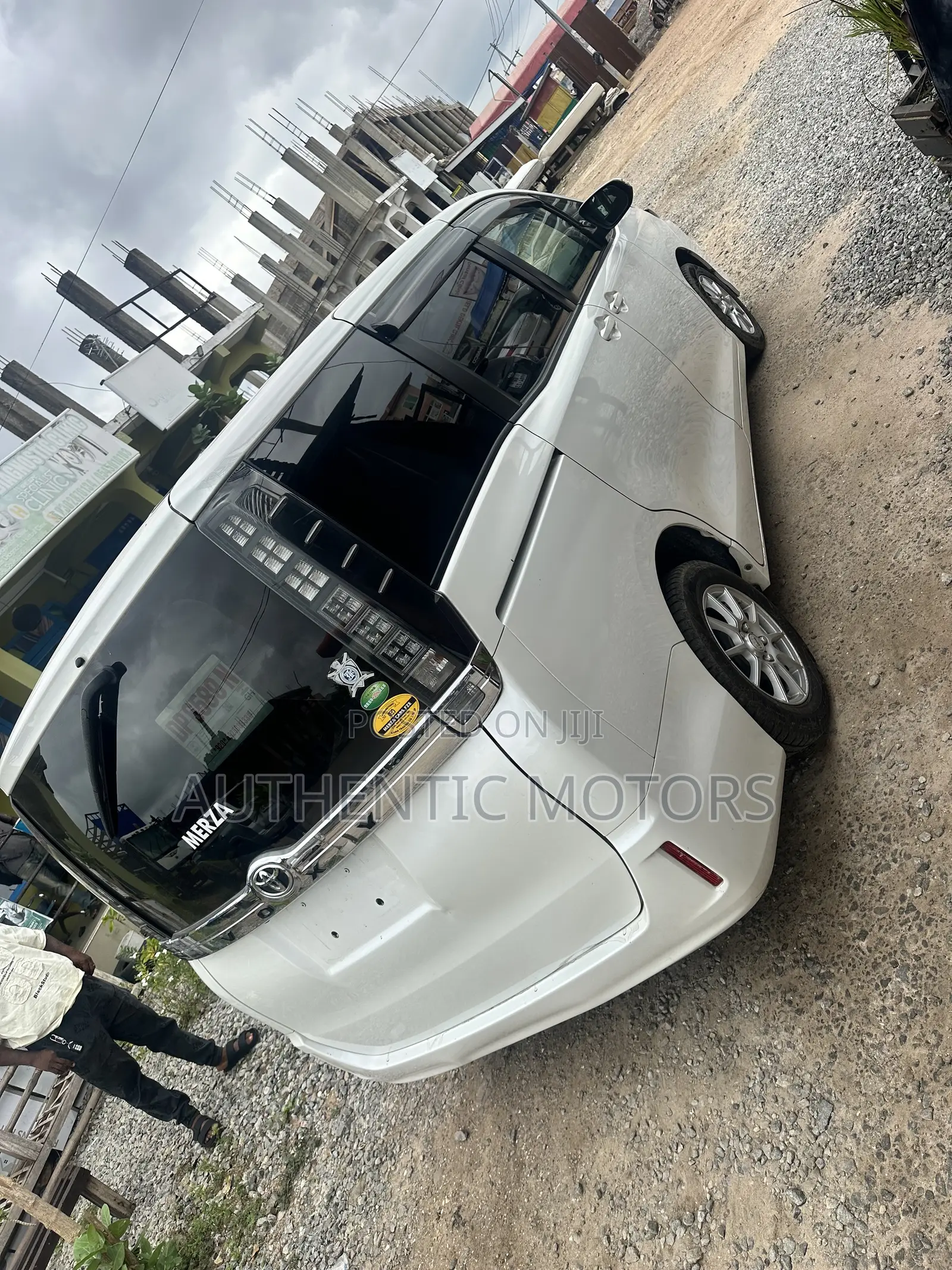 Toyota Voxy Hybrid V 2WD 7-Seater 2014 White