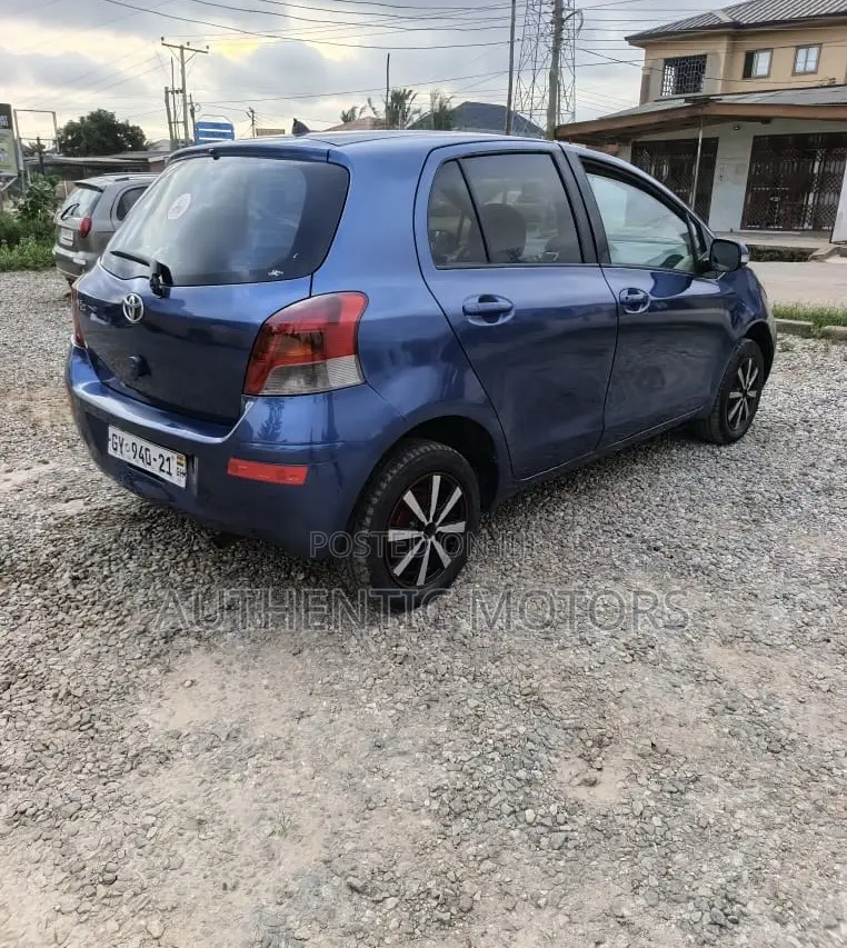 Toyota Vitz 2010 Blue