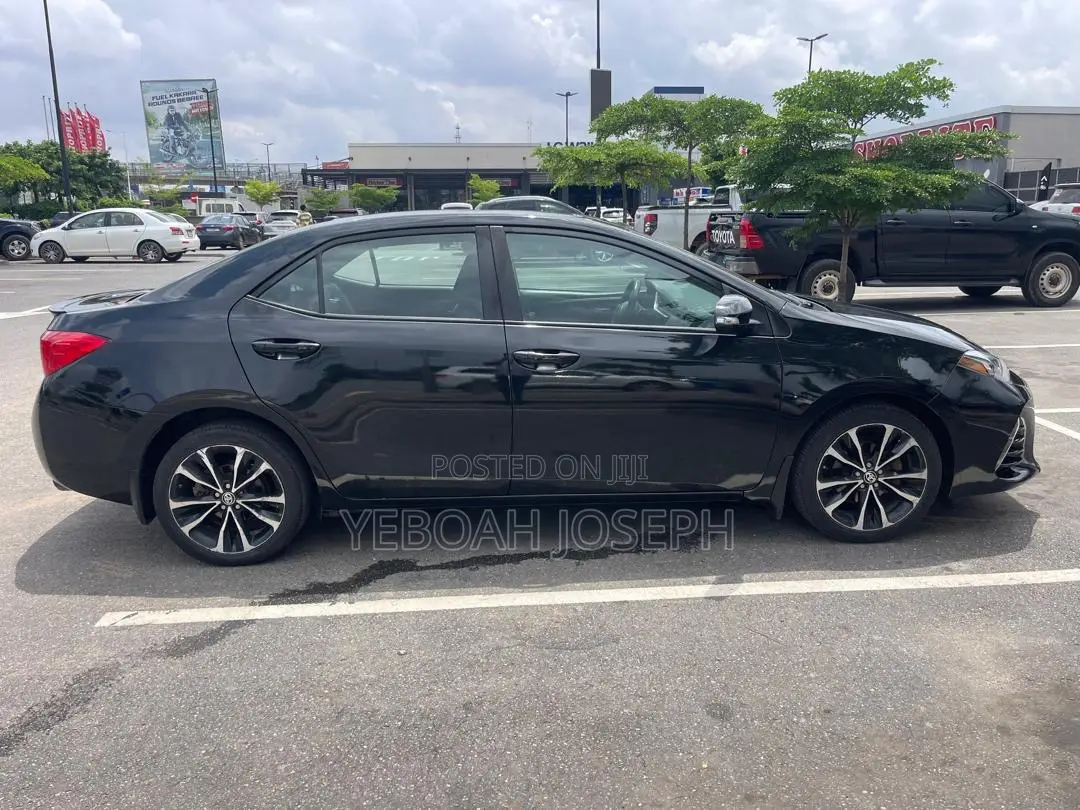 Toyota Corolla SE (1.8L 4cyl 6M) 2018 Black