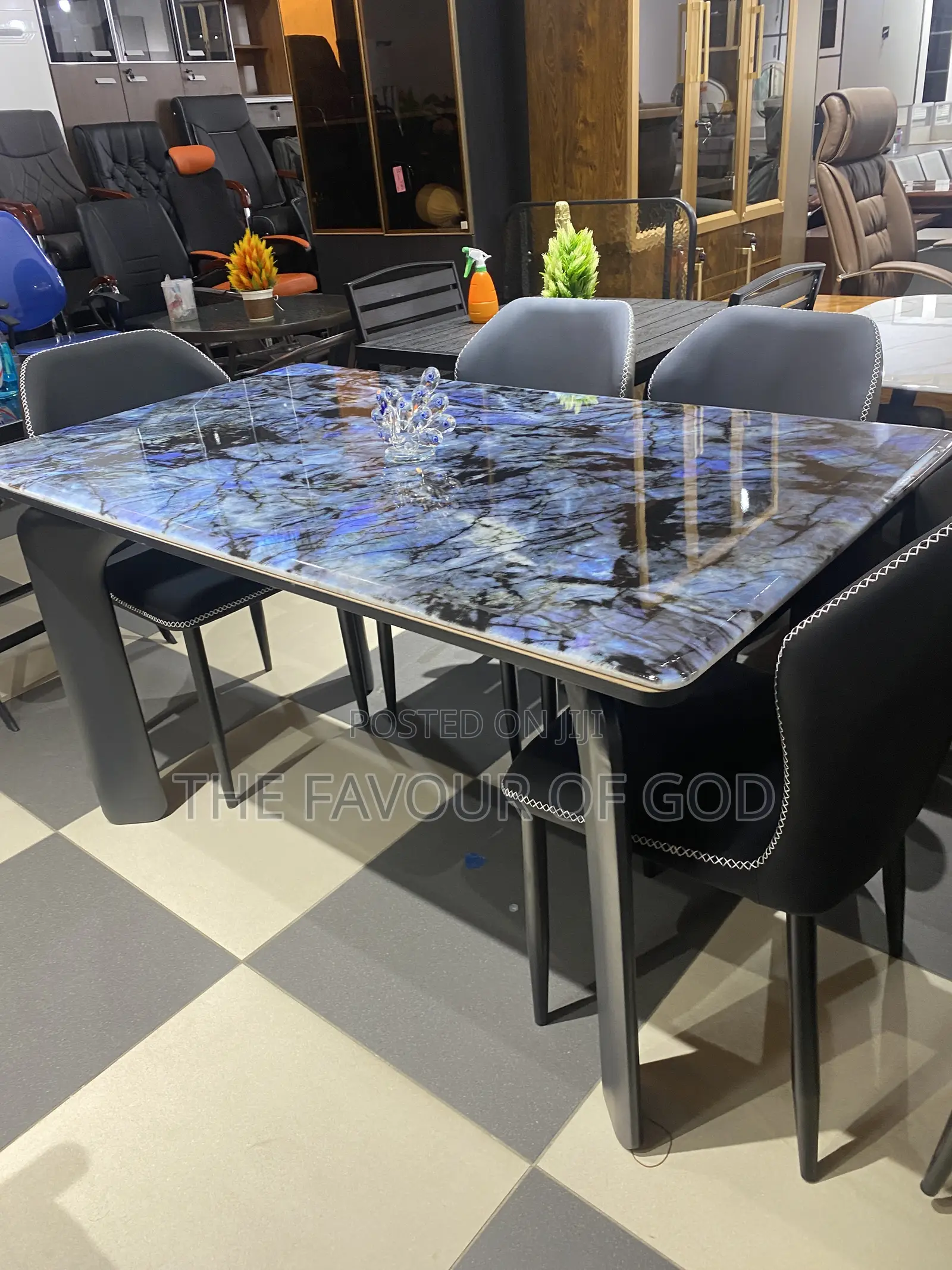 A Pleasant and Colorful Dining Sets ,Six Seater .