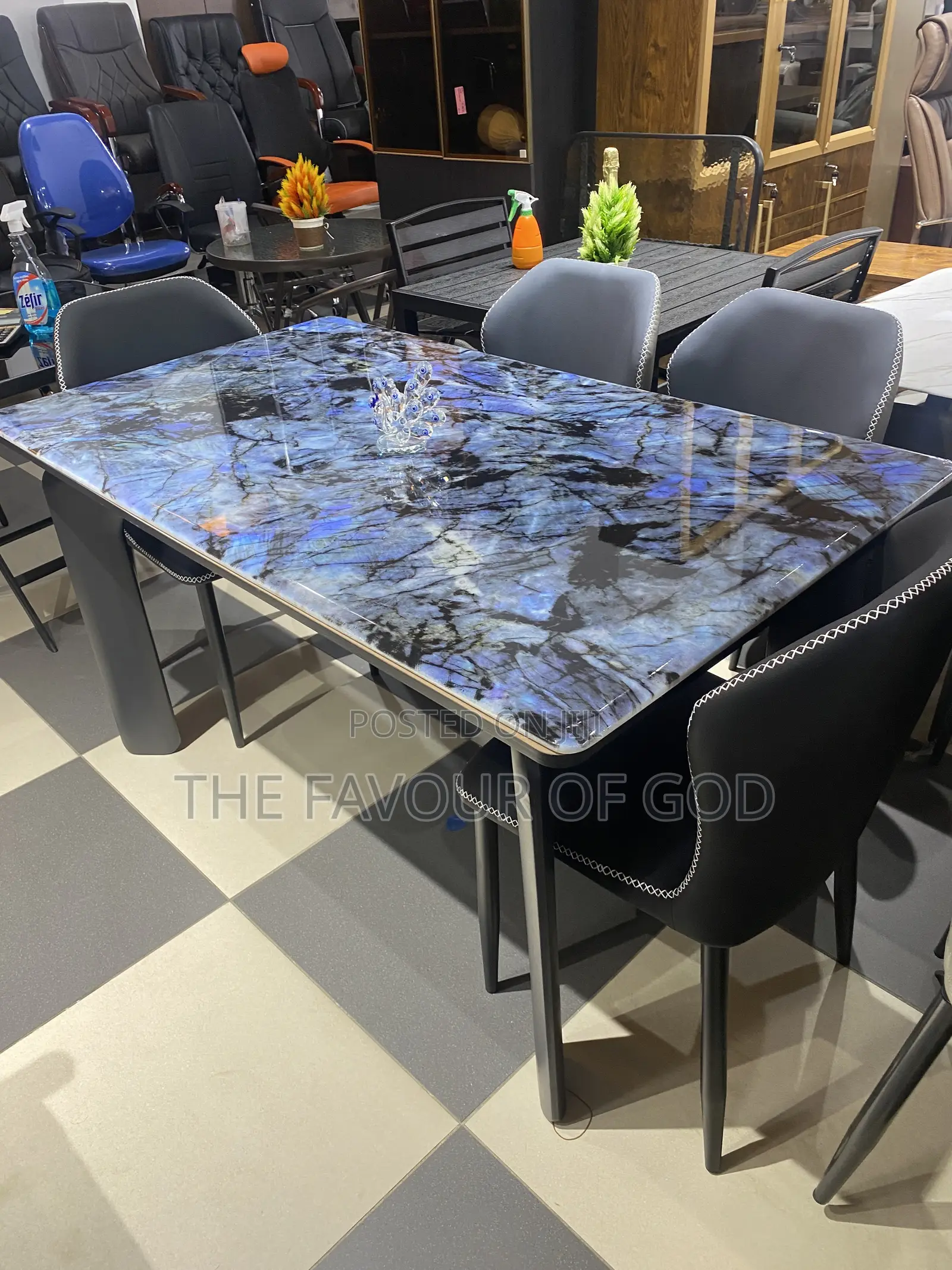 A Pleasant and Colorful Dining Sets ,Six Seater .