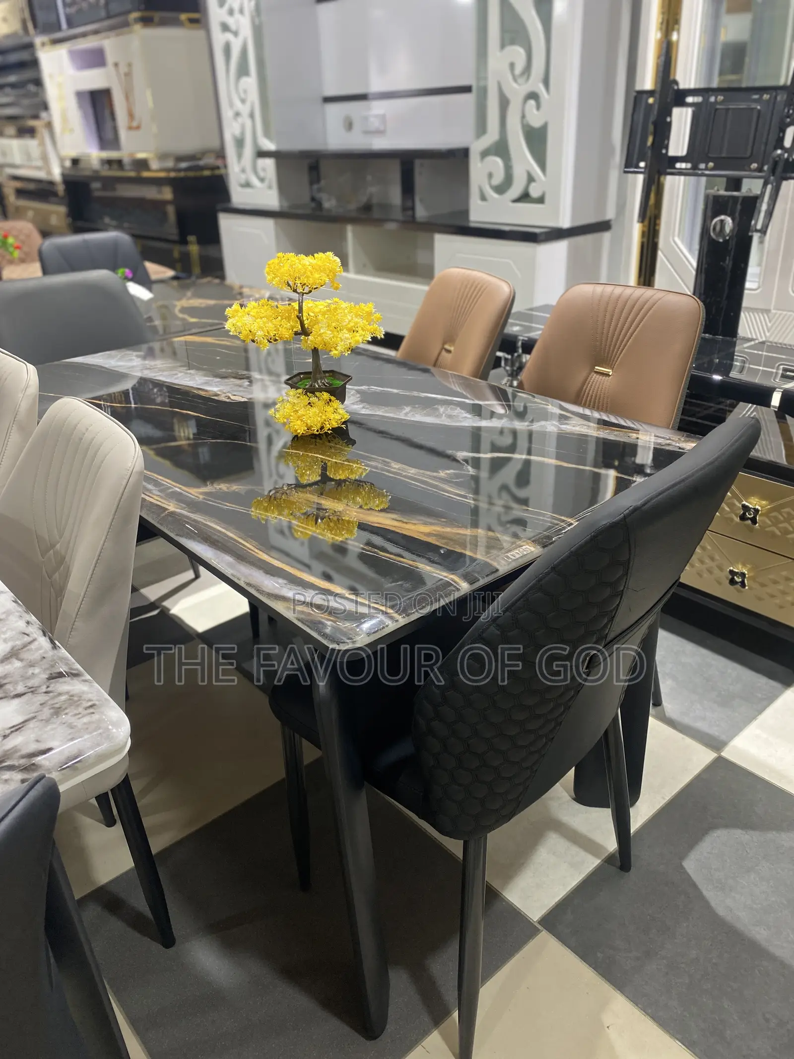 An Eye Catching Dining Sets With 6seats