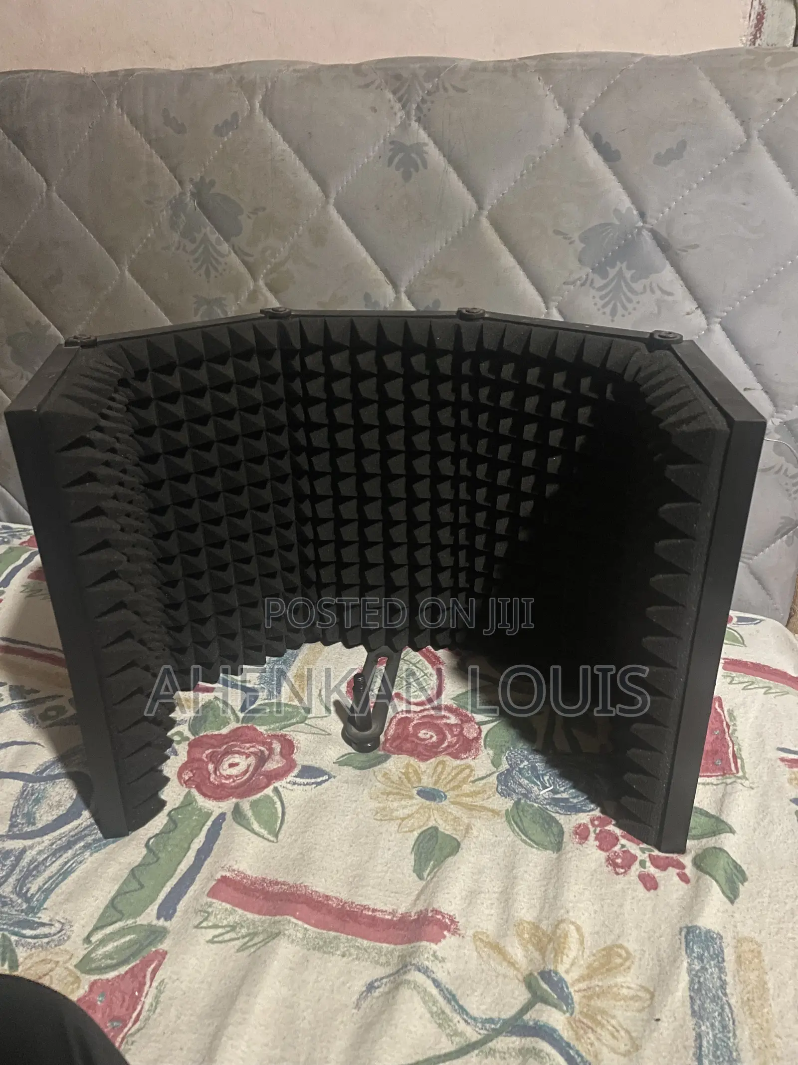 Microphone Isolation Shield