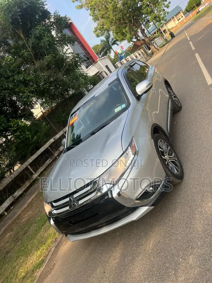 Mitsubishi Outlander 2018 Silver