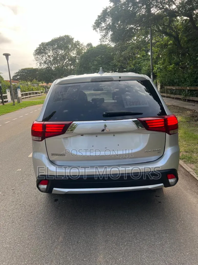 Mitsubishi Outlander 2018 Silver