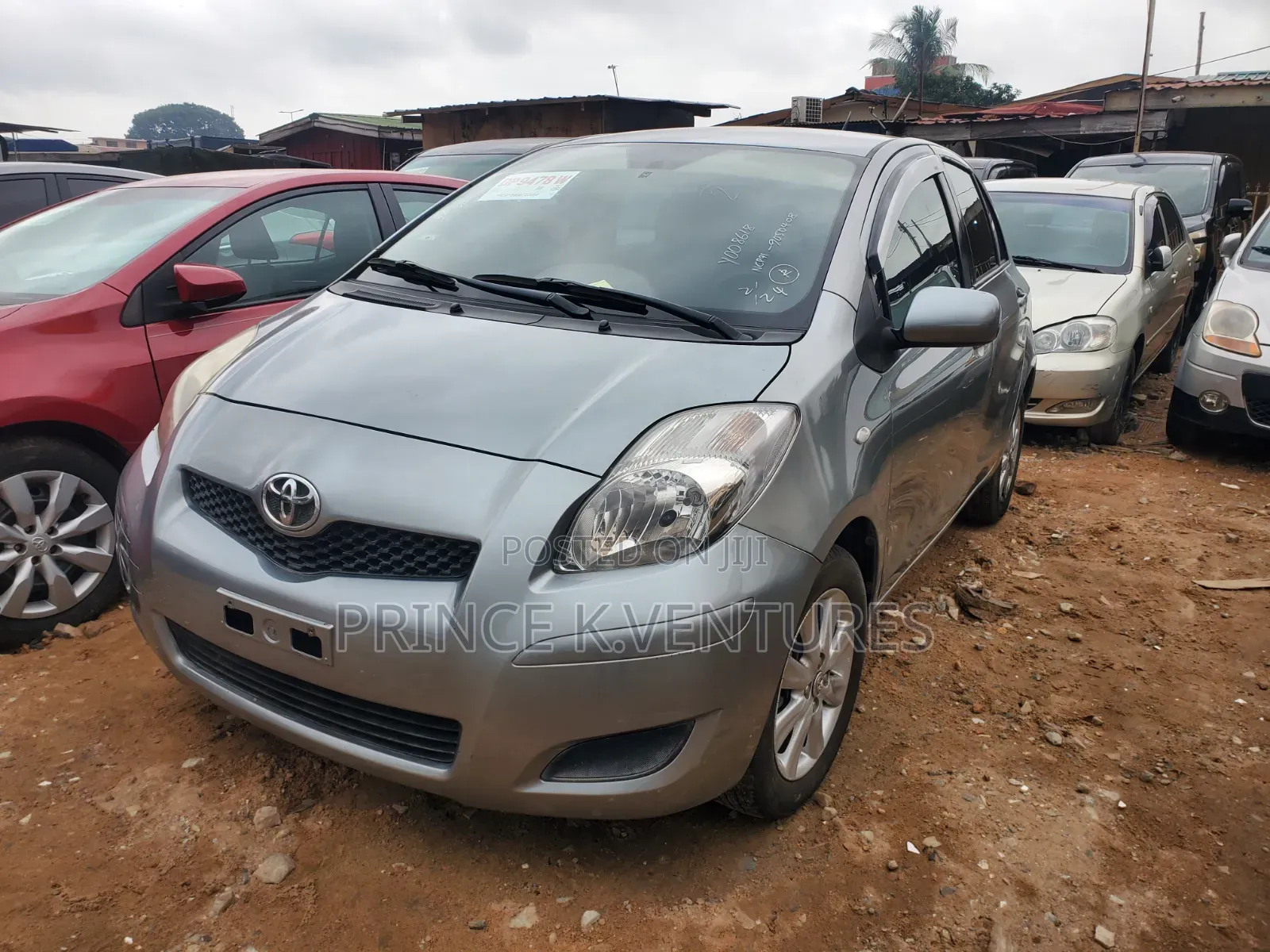 Toyota Yaris Base Hatchback 5dr 2010 Gray