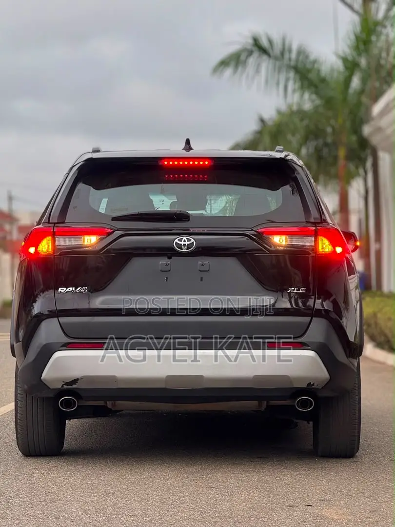 Toyota RAV4 XLE AWD 2024 Black