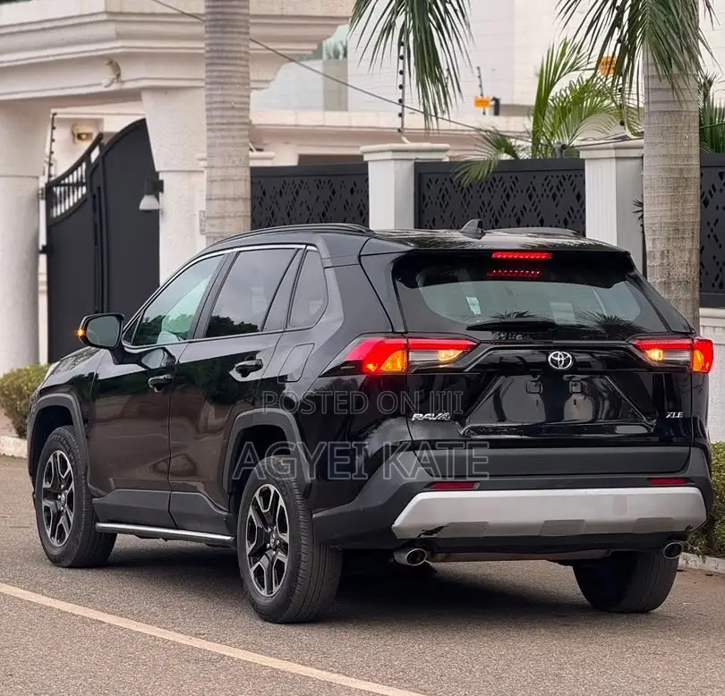 Toyota RAV4 XLE AWD 2024 Black