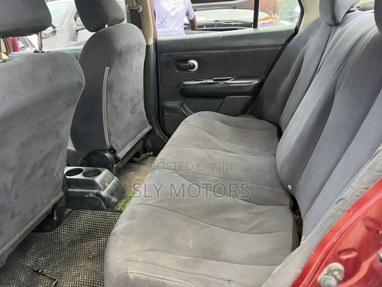 Nissan Versa 1.8 S 2007 Brown