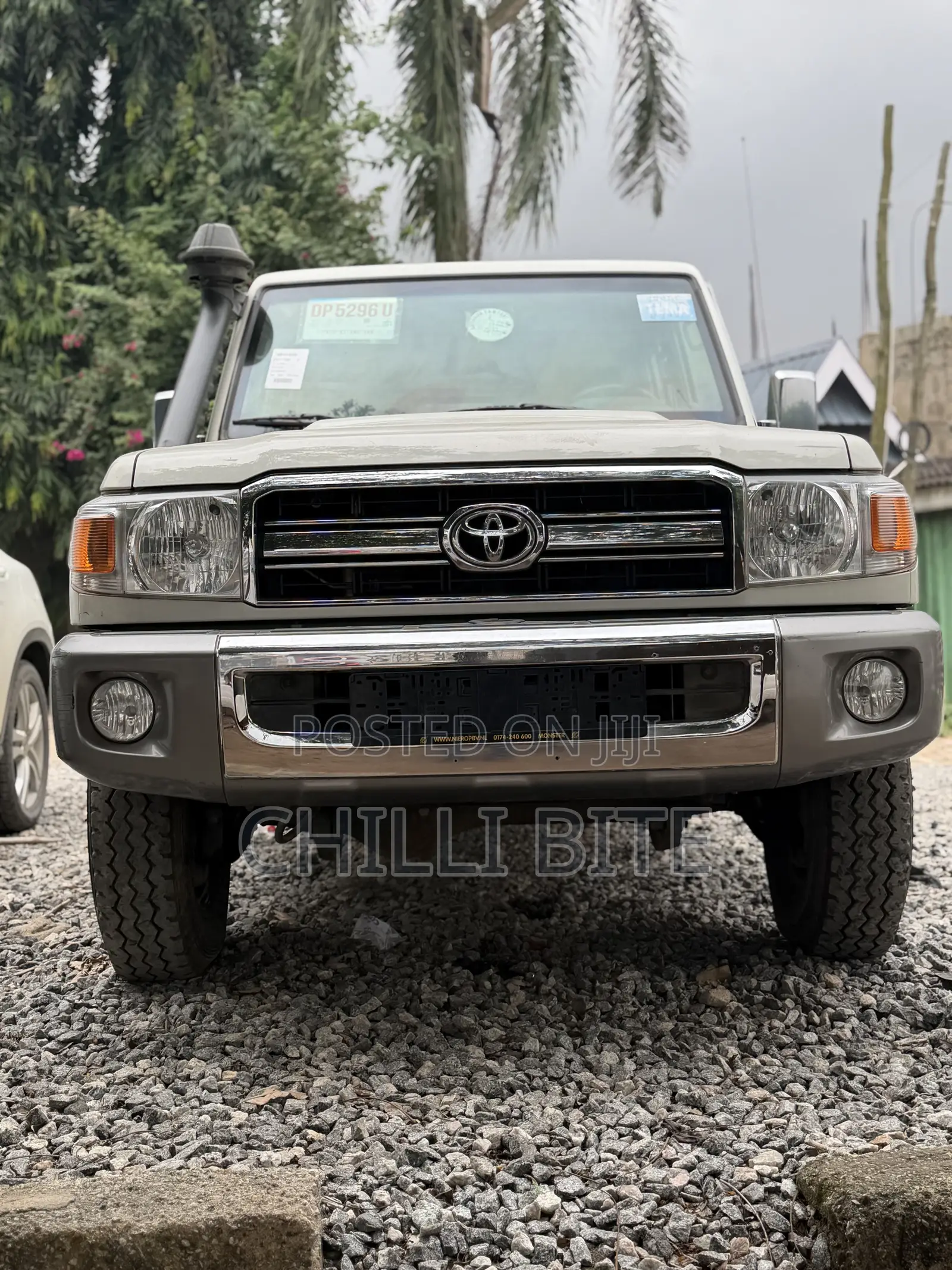 Toyota Land Cruiser 4x4 2007 White