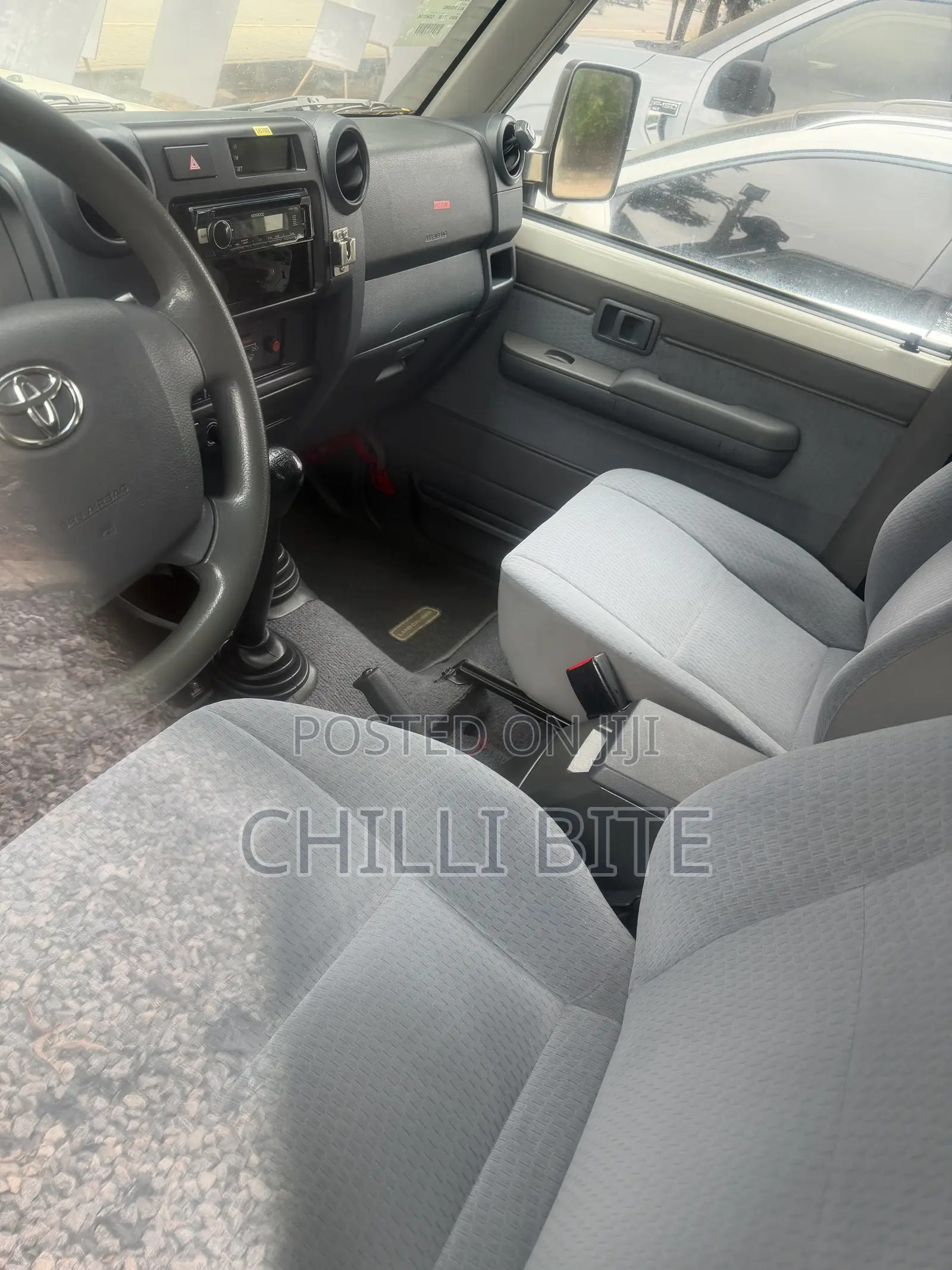 Toyota Land Cruiser 4x4 2007 White
