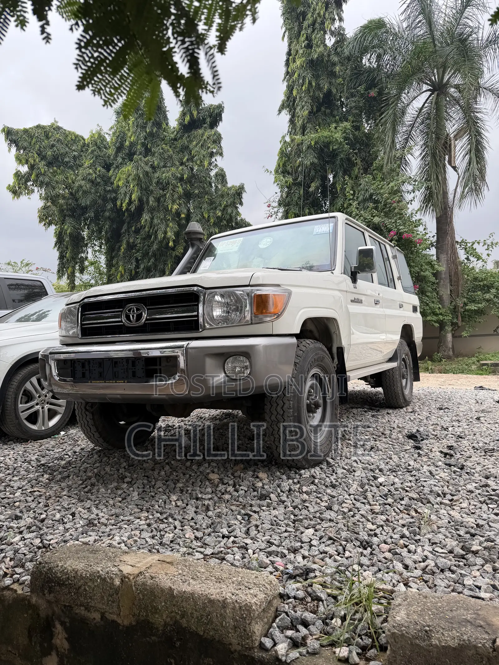 Toyota Land Cruiser 4x4 2007 White