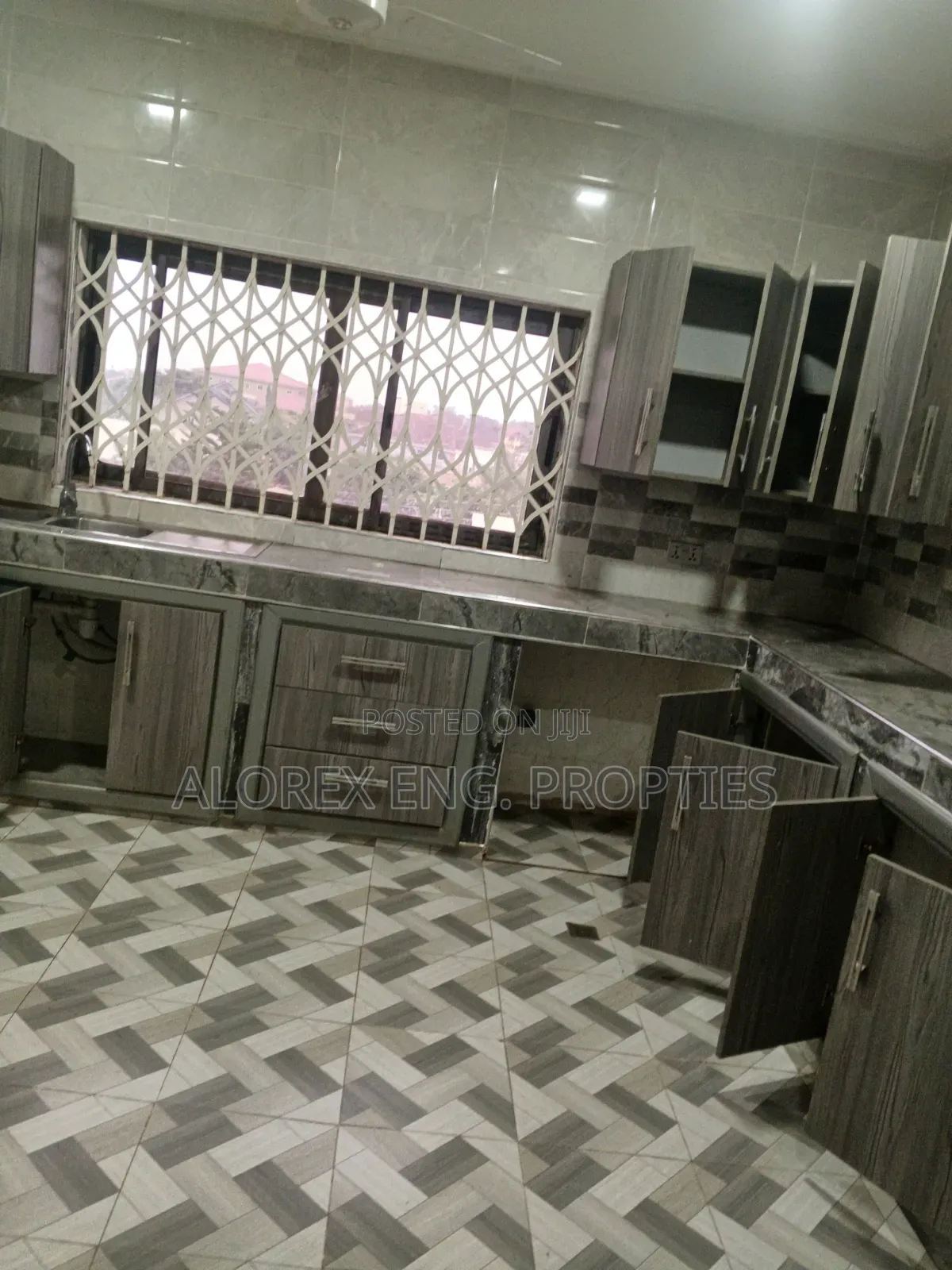 3bdrm Apartment in Executive Adenta, Frafraha for rent